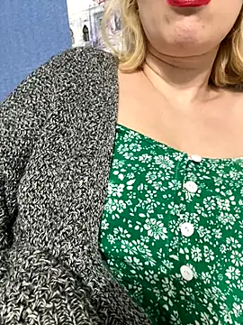 Snapshot of Yourdirtybitch chatting on 12, 9, 2025 Yourdirtybitch online show from 12, 9, 2025