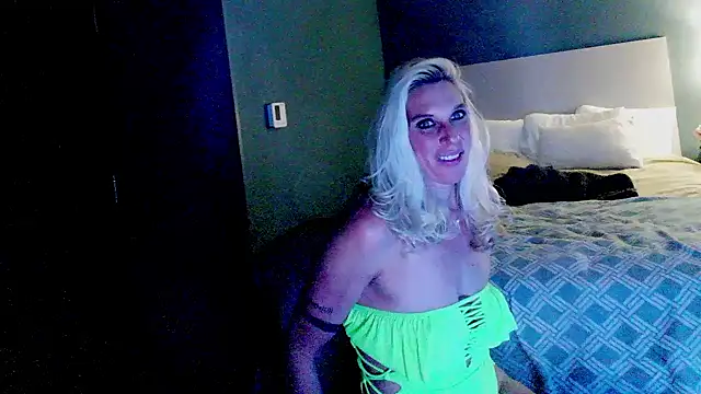 Snapshot of Glamazonx chatting on 24, 12, 2024 Glamazonx online show from 24, 12, 2024