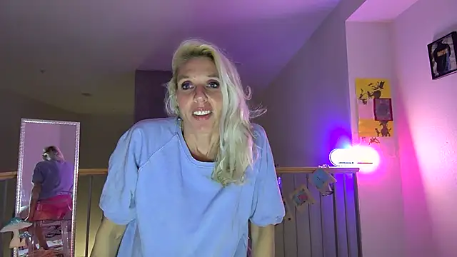 Snapshot of Glamazonx chatting on 2, 2, 2025 Glamazonx online show from 2, 2, 2025