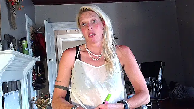 Snapshot of Glamazonx chatting on 12, 9, 2025 Glamazonx online show from 12, 9, 2025