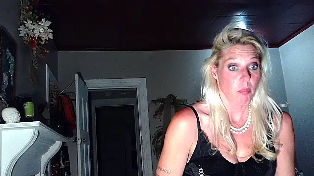 Snapshot of Glamazonx chatting on 13, 9, 2025 Glamazonx online show from 13, 9, 2025