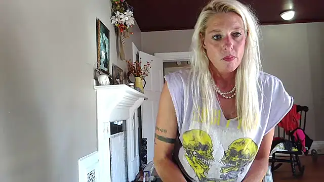 Snapshot of Glamazonx chatting on 15, 9, 2025 Glamazonx online show from 15, 9, 2025