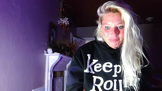 Snapshot of Glamazonx chatting on 17, 9, 2025 Glamazonx online show from 17, 9, 2025