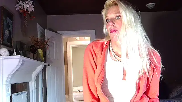 Snapshot of Glamazonx chatting on 18, 9, 2025 Glamazonx online show from 18, 9, 2025