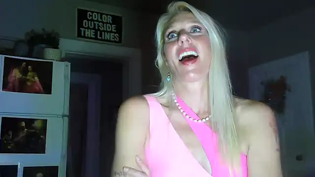 Snapshot of Glamazonx chatting on 23, 10, 2025 Glamazonx online show from 23, 10, 2025