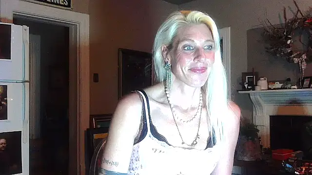 Snapshot of Glamazonx chatting on 2, 11, 2025 Glamazonx online show from 2, 11, 2025