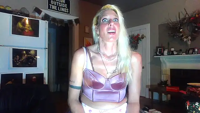 Snapshot of Glamazonx chatting on 5, 11, 2025 Glamazonx online show from 5, 11, 2025