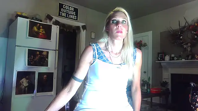 Snapshot of Glamazonx chatting on 10, 11, 2025 Glamazonx online show from 10, 11, 2025