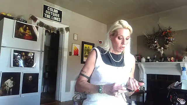 Snapshot of Glamazonx chatting on 10, 11, 2025 Glamazonx online show from 10, 11, 2025