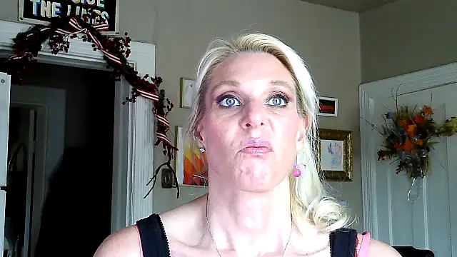 Snapshot of Glamazonx chatting on 29, 11, 2025 Glamazonx online show from 29, 11, 2025