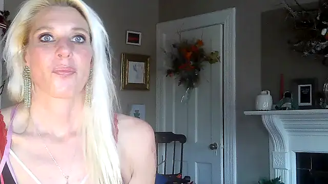 Snapshot of Glamazonx chatting on 1, 12, 2025 Glamazonx online show from 1, 12, 2025