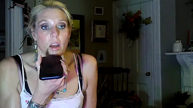 Snapshot of Glamazonx chatting on 3, 12, 2025 Glamazonx online show from 3, 12, 2025