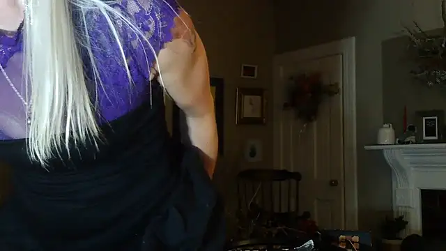 Snapshot of Glamazonx chatting on 4, 12, 2025 Glamazonx online show from 4, 12, 2025