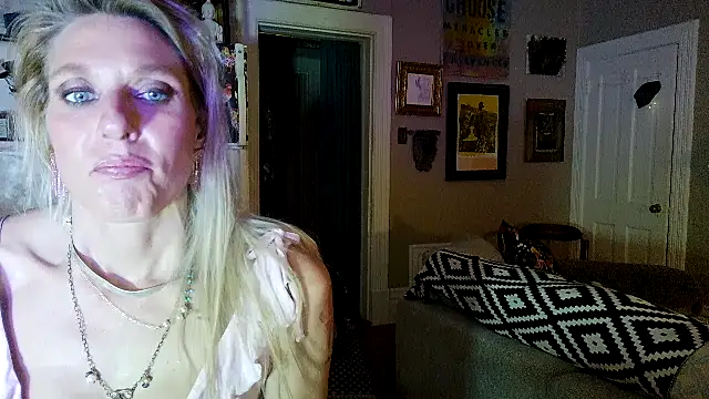 Glamazonx online show from 3, 3, 2026