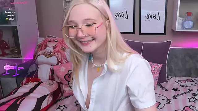 Snapshot of MeowkaKitty chatting on 1, 3, 2025 MeowkaKitty online show from 1, 3, 2025