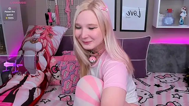 Snapshot of MeowkaKitty chatting on 8, 3, 2025 MeowkaKitty online show from 8, 3, 2025