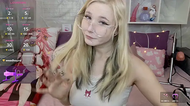 Snapshot of MeowkaKitty chatting on 7, 10, 2025 MeowkaKitty online show from 7, 10, 2025