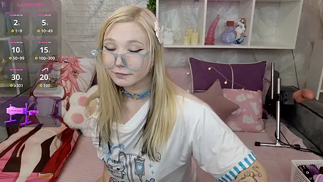 Snapshot of MeowkaKitty chatting on 15, 10, 2025 MeowkaKitty online show from 15, 10, 2025