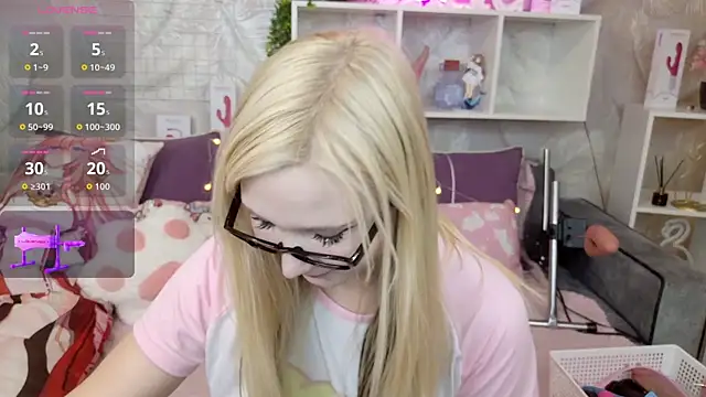 Snapshot of MeowkaKitty chatting on 18, 10, 2025 MeowkaKitty online show from 18, 10, 2025