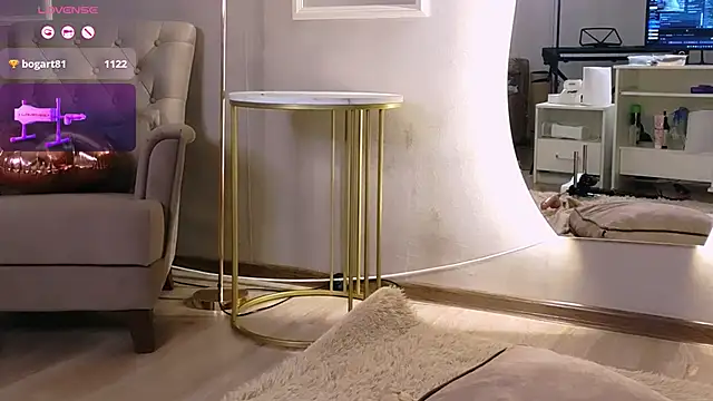 Britney Lynch online show from 17, 2, 2025