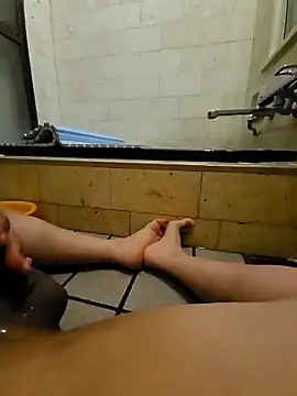 Snapshot of gudaguda1574 chatting on 6, 10, 2025 gudaguda1574 online show from 6, 10, 2025