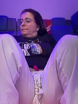 PaulinaSanders X online show from 28, 1, 2025