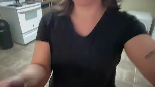 Snapshot of sexylilly69 chatting on 4, 3, 2025 sexylilly69 online show from 4, 3, 2025