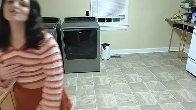 Snapshot of sexylilly69 chatting on 27, 10, 2025 sexylilly69 online show from 27, 10, 2025