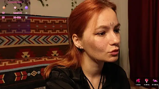 Snapshot of girl_with_snaketatto0 chatting on 14, 12, 2025 girl with snaketatto0 online show from 14, 12, 2025