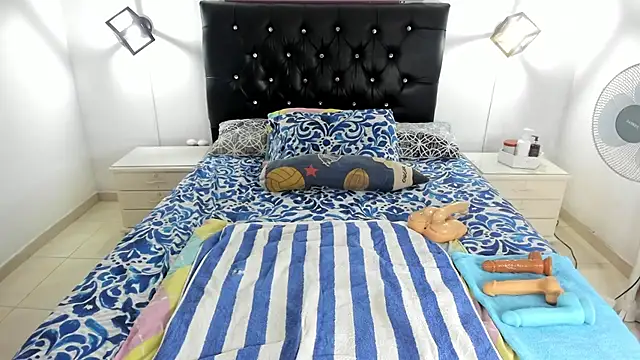 Snapshot of sophiahunt286 chatting on 19, 12, 2025 sophiahunt286 online show from 19, 12, 2025