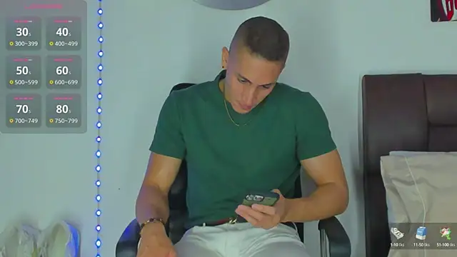 Snapshot of MikeRoss7777 chatting on 15, 12, 2024 MikeRoss7777 online show from 15, 12, 2024