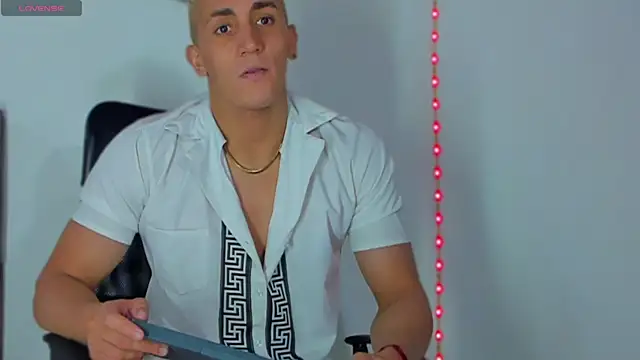 Snapshot of MikeRoss7777 chatting on 24, 2, 2025 MikeRoss7777 online show from 24, 2, 2025