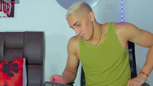 Snapshot of MikeRoss7777 chatting on 5, 3, 2025 MikeRoss7777 online show from 5, 3, 2025