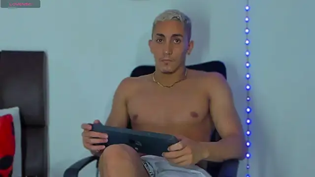 Snapshot of MikeRoss7777 chatting on 17, 3, 2025 MikeRoss7777 online show from 17, 3, 2025