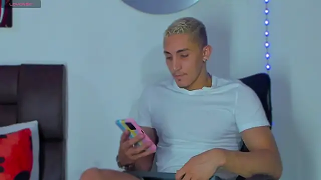 Snapshot of MikeRoss7777 chatting on 17, 3, 2025 MikeRoss7777 online show from 17, 3, 2025