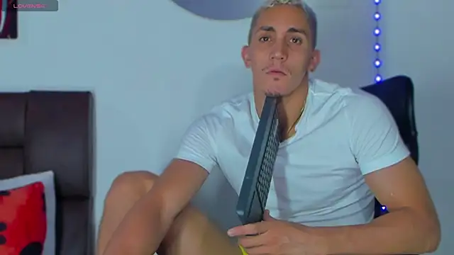 Snapshot of MikeRoss7777 chatting on 17, 3, 2025 MikeRoss7777 online show from 17, 3, 2025