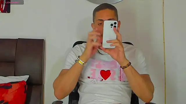 Snapshot of MikeRoss7777 chatting on 7, 10, 2025 MikeRoss7777 online show from 7, 10, 2025