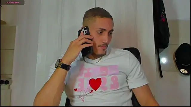 Snapshot of MikeRoss7777 chatting on 25, 10, 2025 MikeRoss7777 online show from 25, 10, 2025