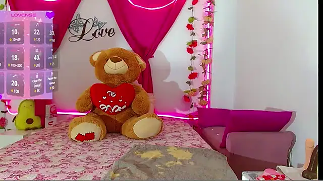 Snapshot of natashakissess chatting on 4, 1, 2025 natashakissess online show from 4, 1, 2025