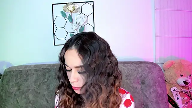 summer holiday online show from 13, 3, 2025