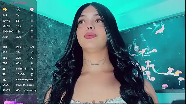 Emmaa Saenz  online show from 25, 9, 2025