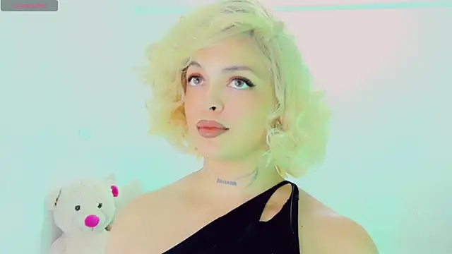 Emmaa Saenz  online show from 27, 2, 2026