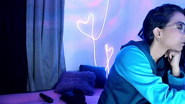 agatha lovee online show from 18, 2, 2025