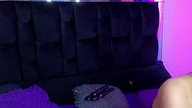 agatha lovee online show from 10, 9, 2025