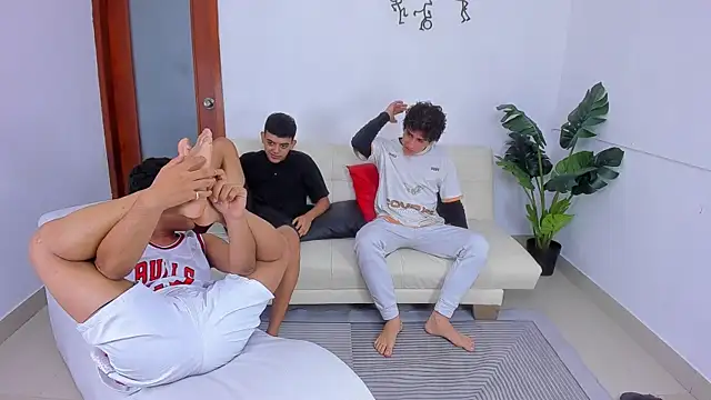 Snapshot of Crazy_nigth01 chatting on 21, 12, 2025 Crazy nigth01 online show from 21, 12, 2025