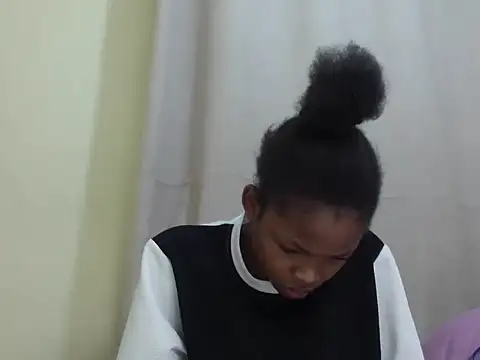 Snapshot of queen-sasha chatting on 12, 3, 2026 queen-sasha online show from 12, 3, 2026
