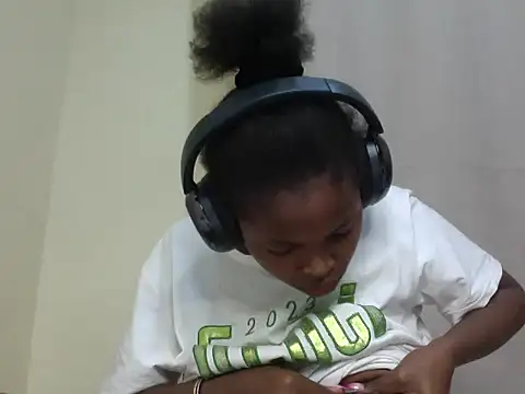 Snapshot of queen-sasha chatting on 13, 3, 2026 queen-sasha online show from 13, 3, 2026