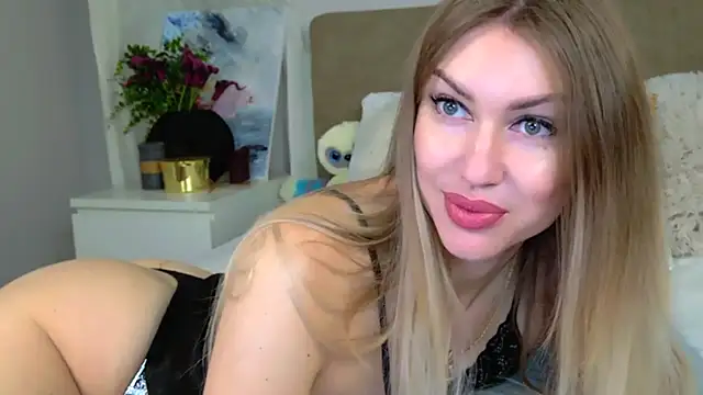 Snapshot of LuisaSin chatting on 5, 11, 2025 LuisaSin online show from 5, 11, 2025