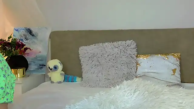 Snapshot of LuisaSin chatting on 2, 12, 2025 LuisaSin online show from 2, 12, 2025