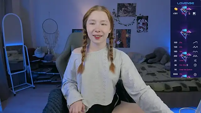 Snapshot of CallMeEffy1 chatting on 5, 4, 2026 CallMeEffy1 online show from 5, 4, 2026
